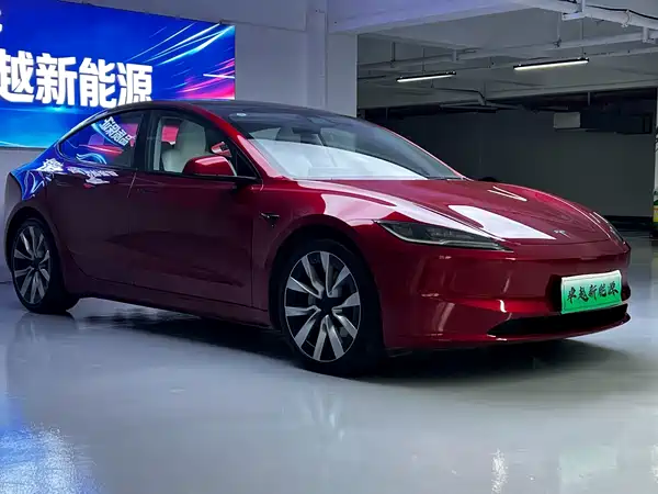 Tesla Model 3 2024