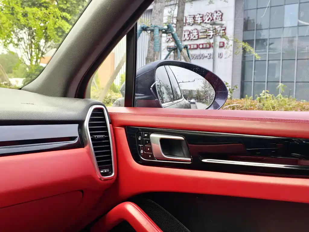Porsche Cayenne 2019 — фото 12