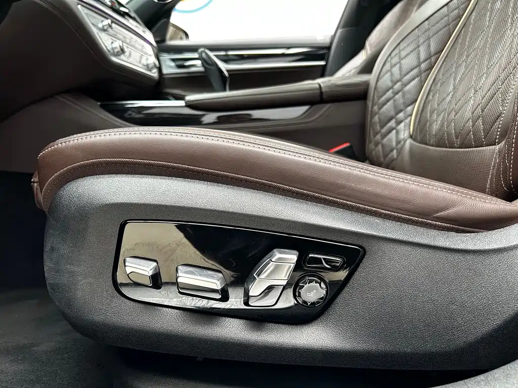 BMW 7 Series 2021 — фото 12