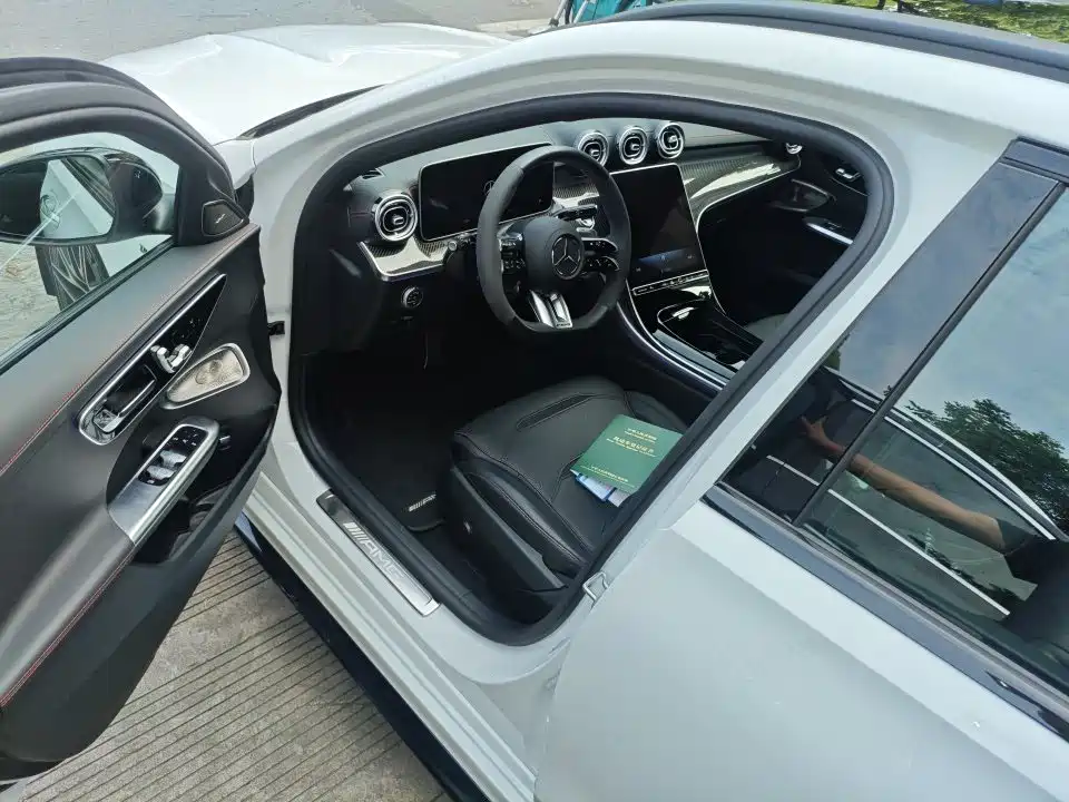 Mercedes-Benz C-Class AMG 2025 — фото 4