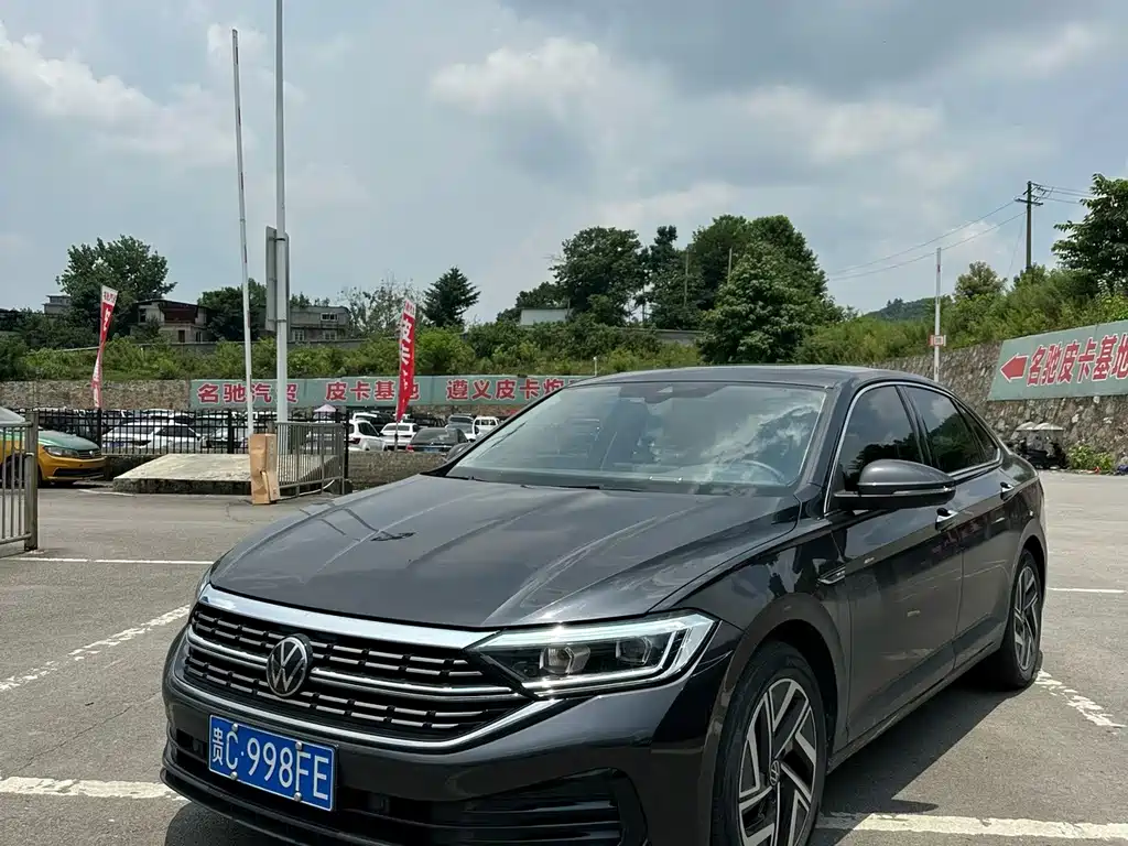 Volkswagen Sagitar 2022