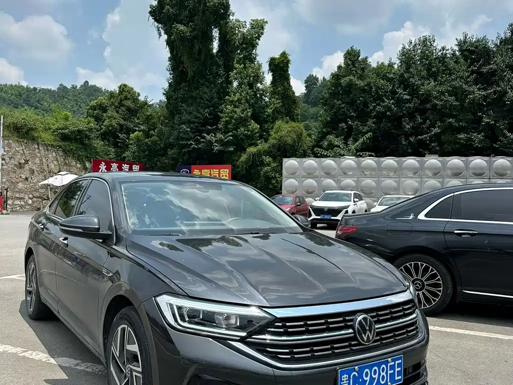Volkswagen Sagitar 2022