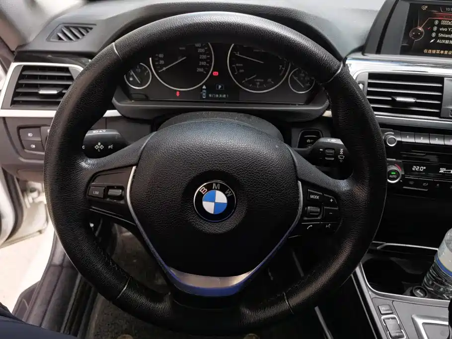 BMW 3 Series 2017 — фото 15