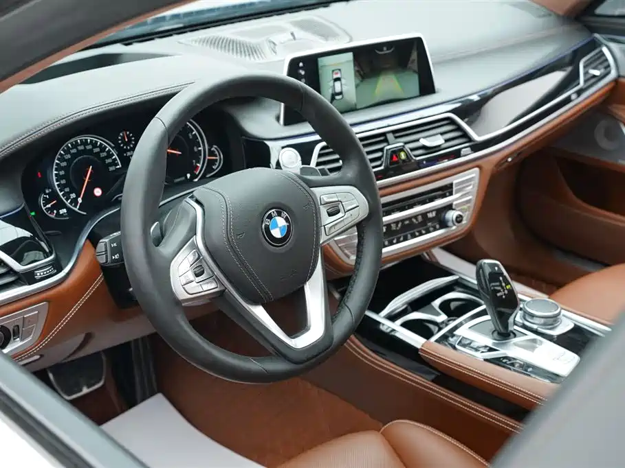 BMW 7 Series 2019 — фото 32