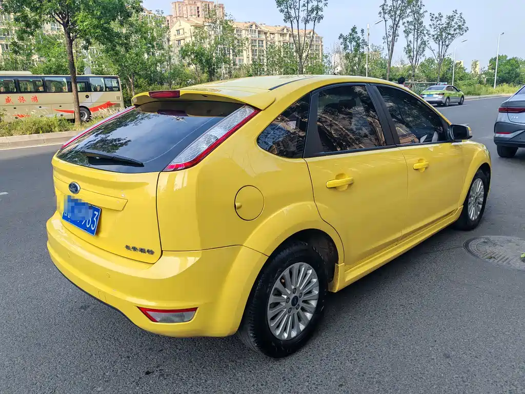 Ford Focus 2015 — фото 4