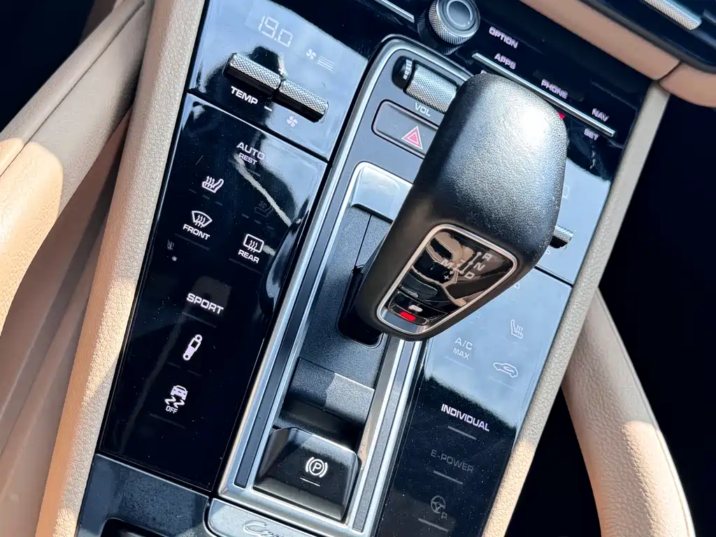 Porsche Cayenne 2018 — фото 20