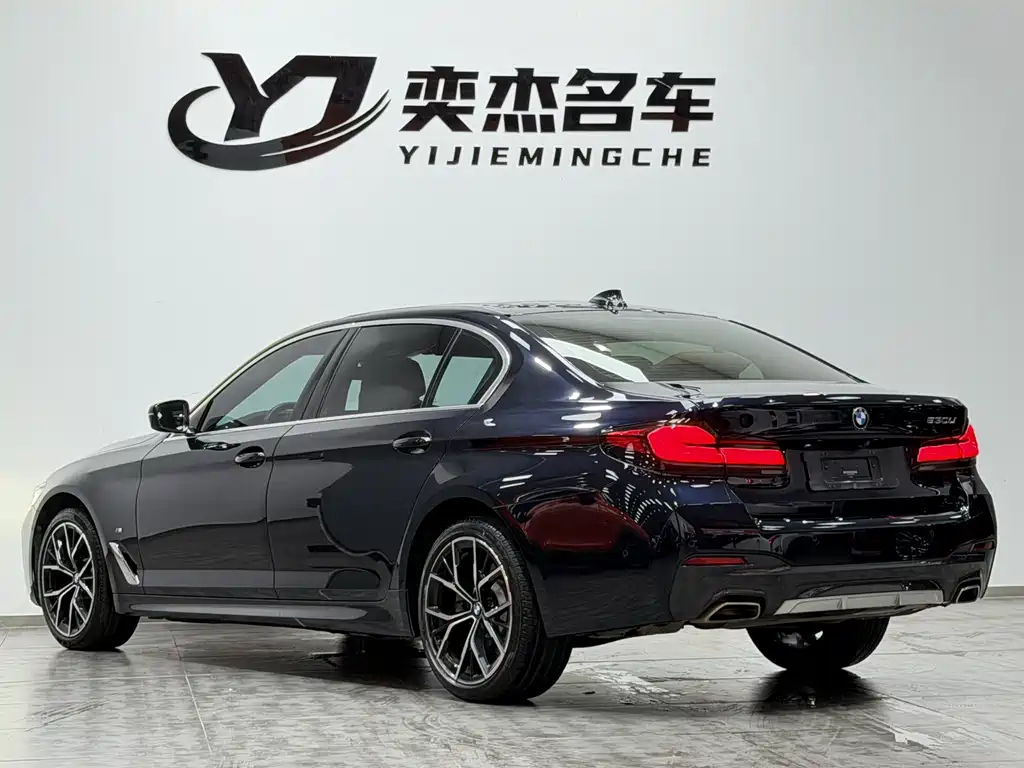 BMW 5 Series 2022 — фото 10
