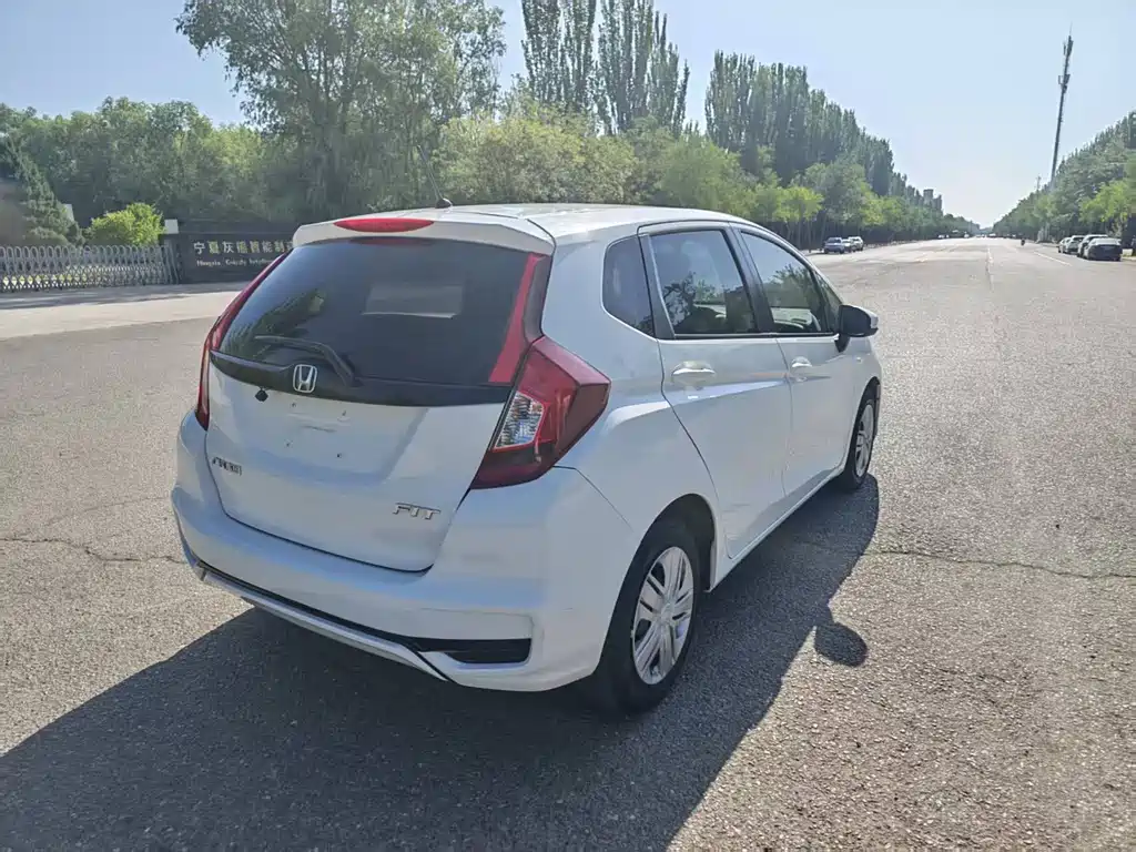 Honda Fit 2018 — фото 10