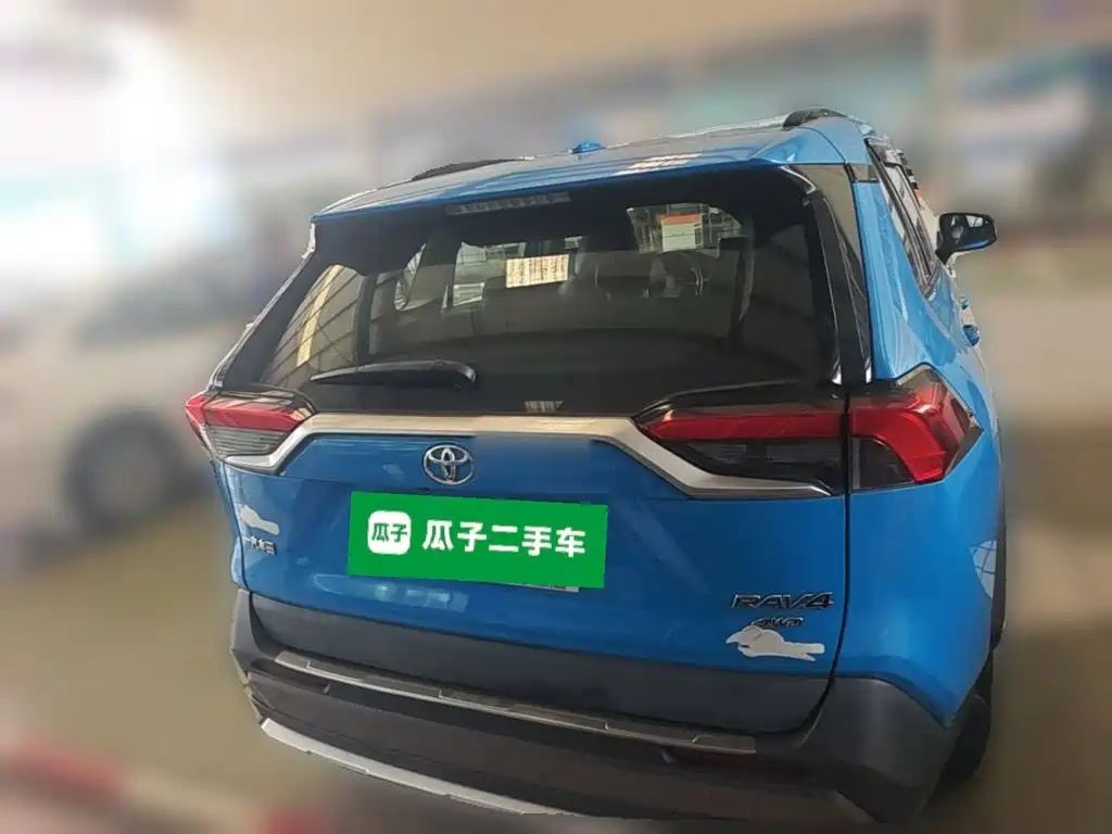 Toyota RAV4 2019 — фото 10