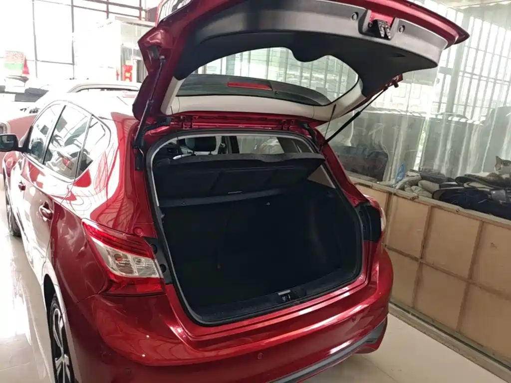 Nissan Tiida 2018 — фото 19
