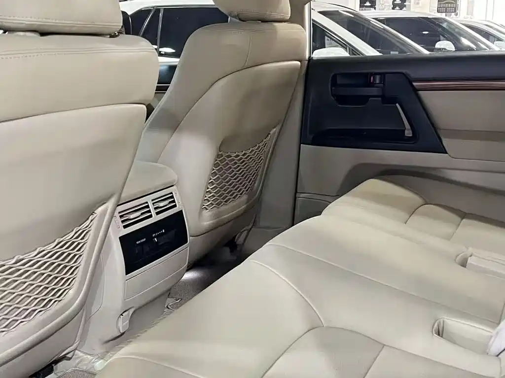 Toyota Land Cruiser 2017 — фото 8