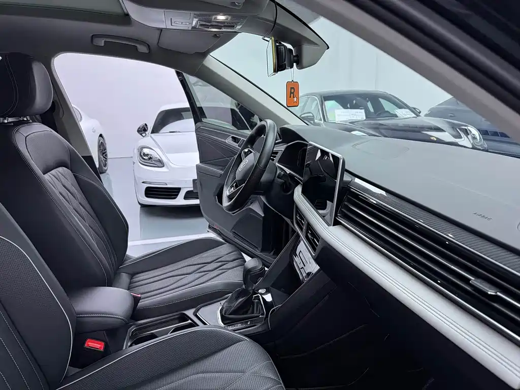 Volkswagen Tiguan L 2023 — фото 13