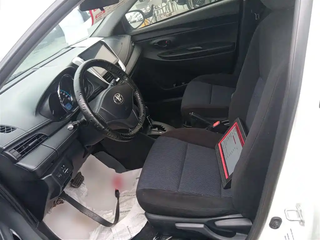 Toyota Yaris L 2018 — фото 14