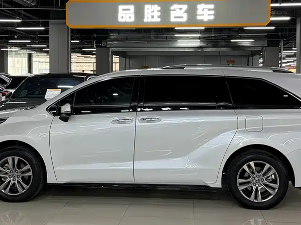 Toyota Sienna 2024