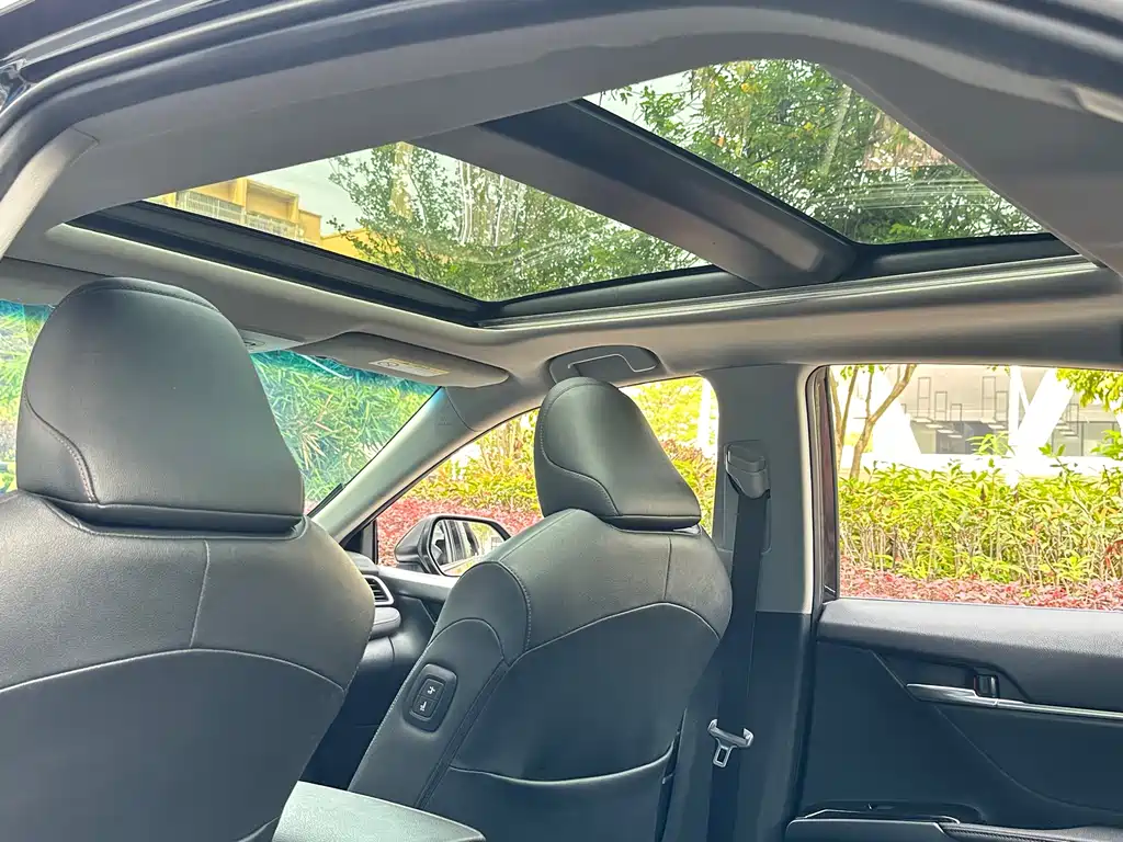 Toyota Camry 2022 — фото 16