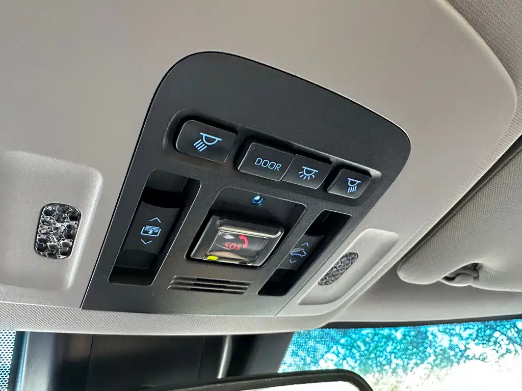 Toyota Camry 2022 — фото 25
