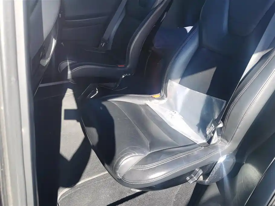 Tesla Model X 2017 — фото 11