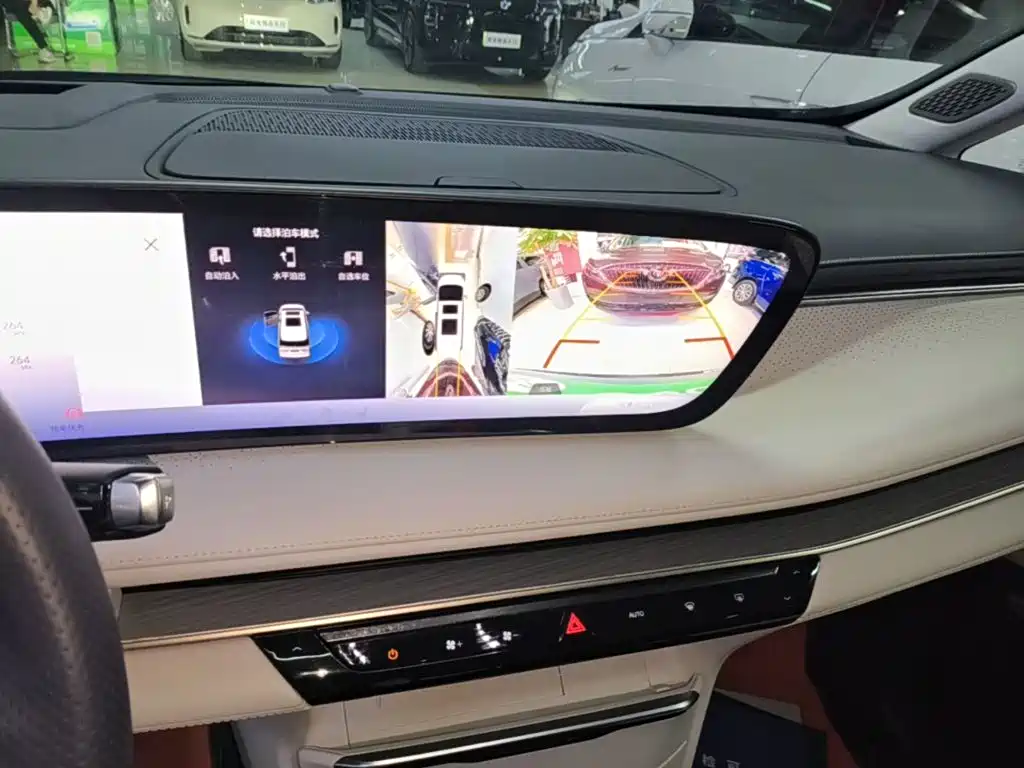 Buick GL8 New Energy 2025 — фото 13