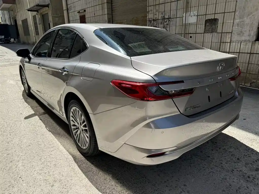Toyota Camry 2025 — фото 11