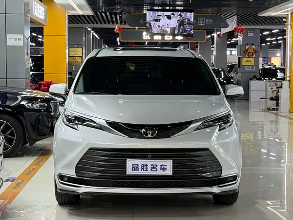 Toyota Sienna 2024
