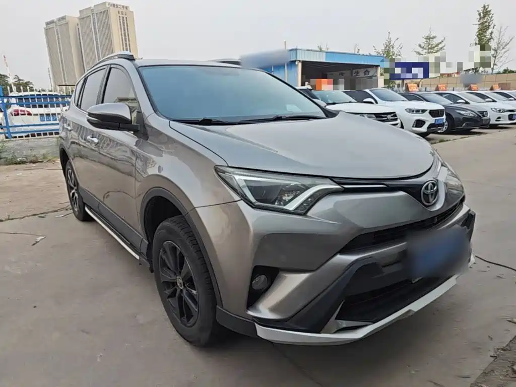 Toyota RAV4 2017 — фото 4
