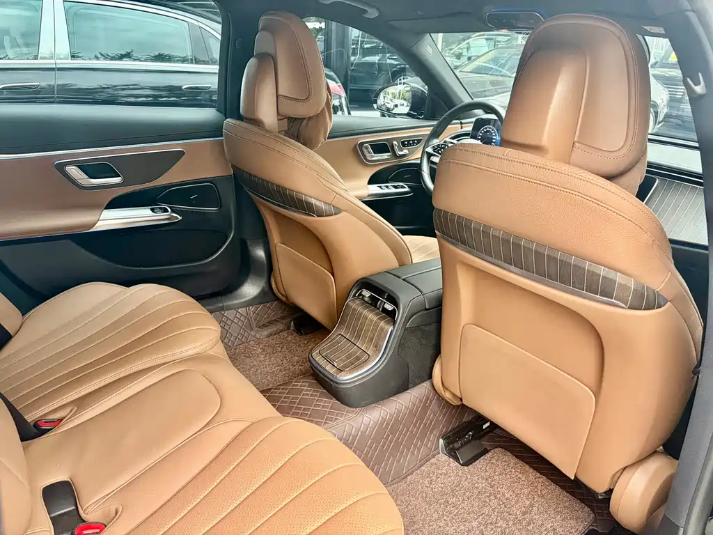 Mercedes-Benz E-Class 2024 — фото 17