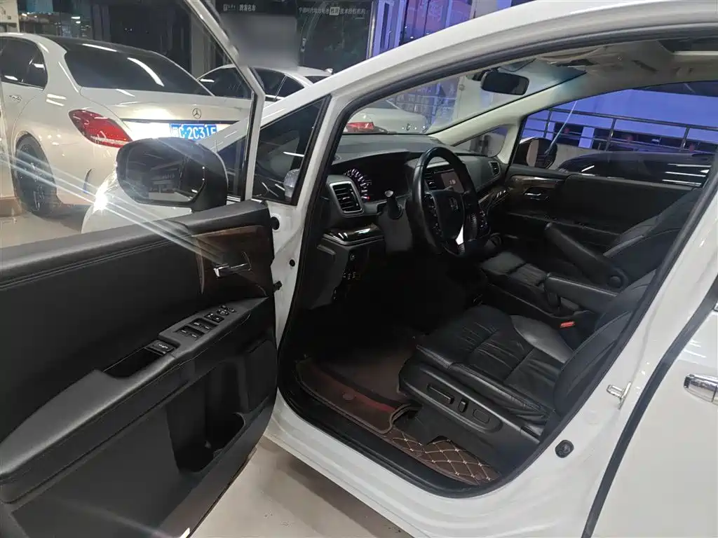 Honda Odyssey 2018 — фото 13