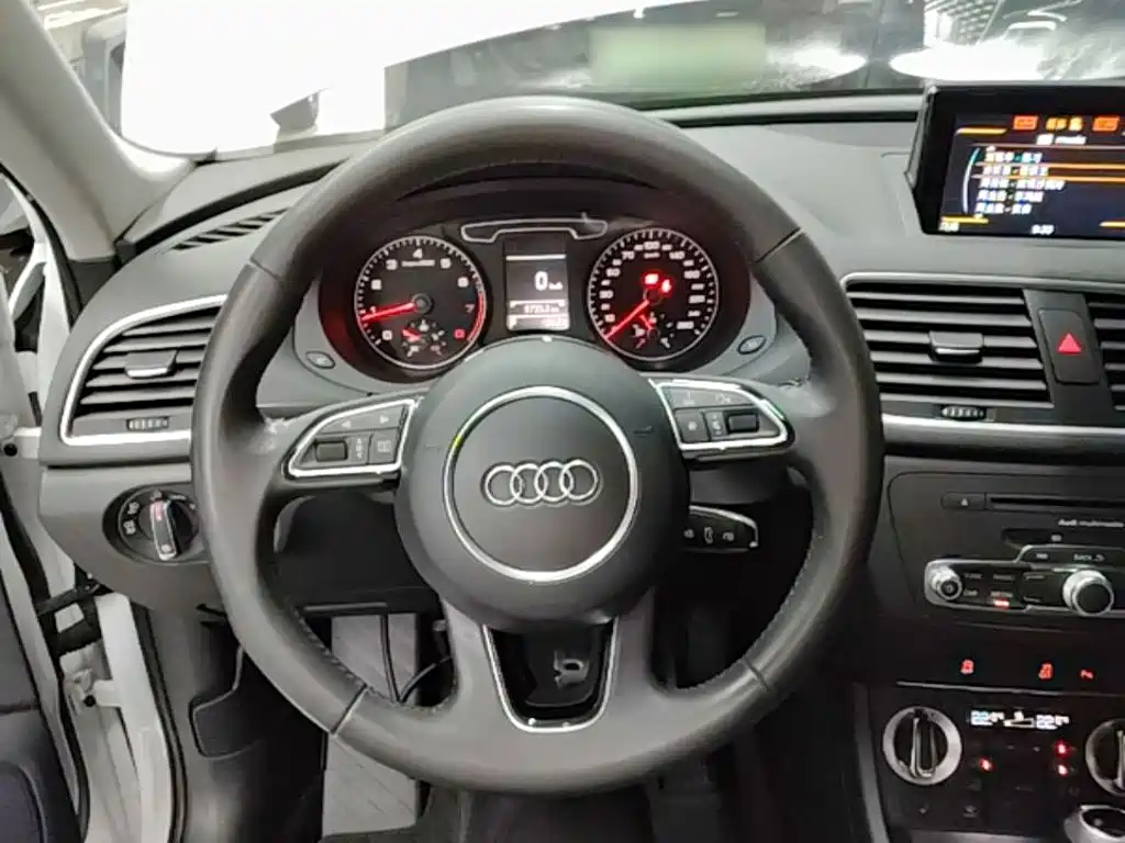 Audi Q3 2015 — фото 11