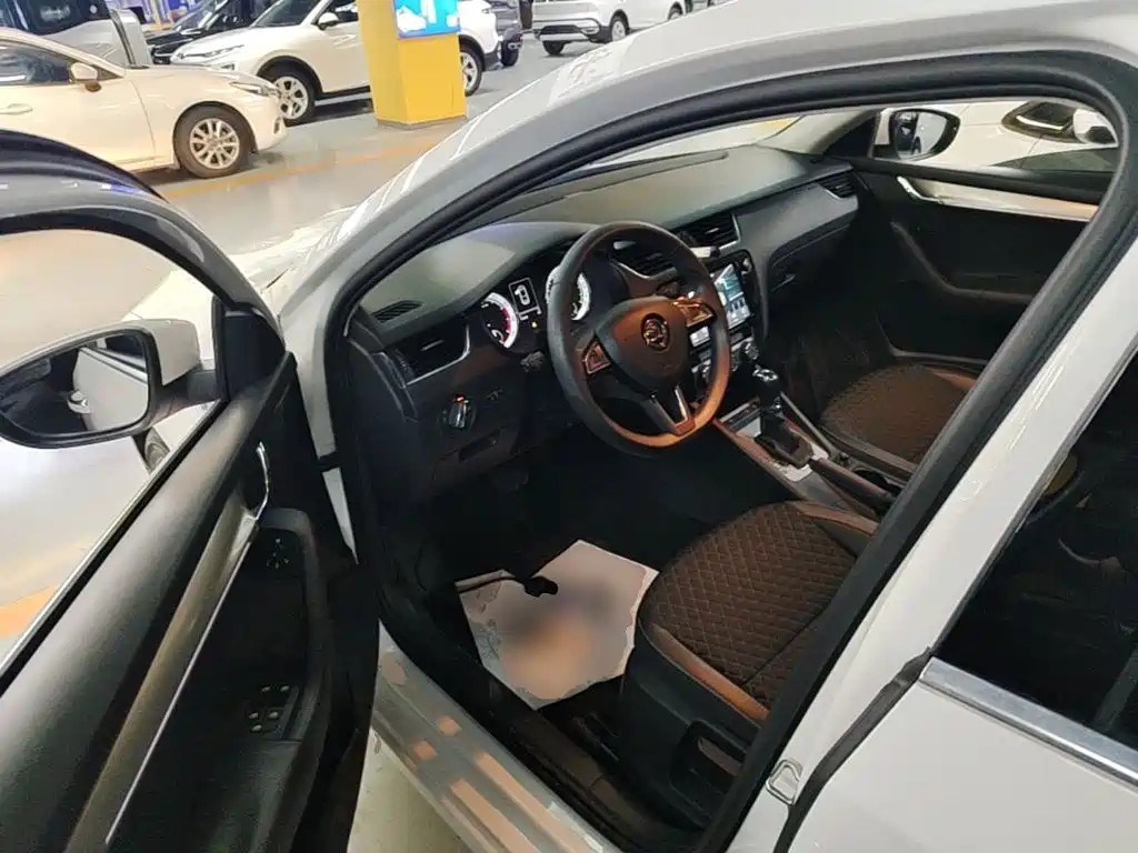 Skoda Octavia 2018 — фото 16