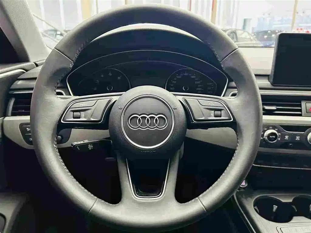 Audi A4L 2019 — фото 15