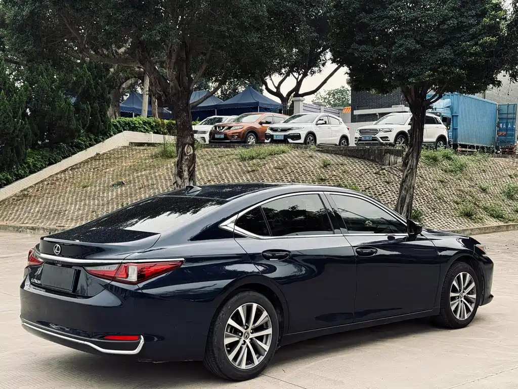 Lexus ES 2019 — фото 6