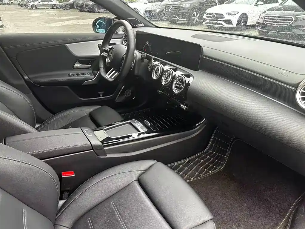 Mercedes-Benz A-Class AMG 2025 — фото 15