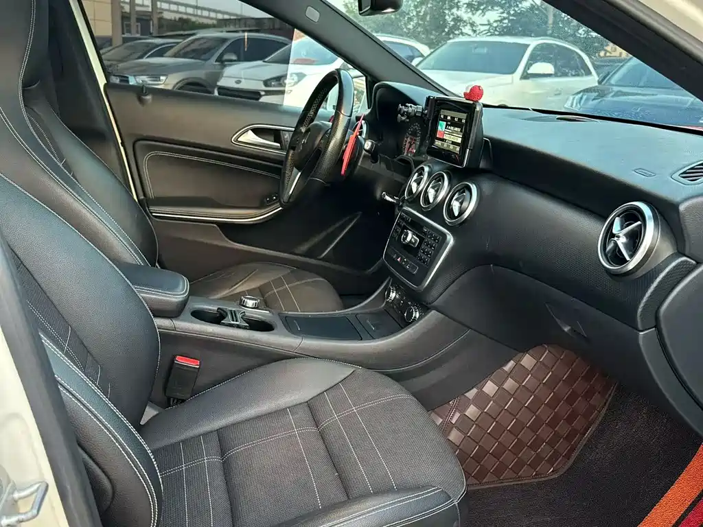 Mercedes-Benz A-Class 2014 — фото 8