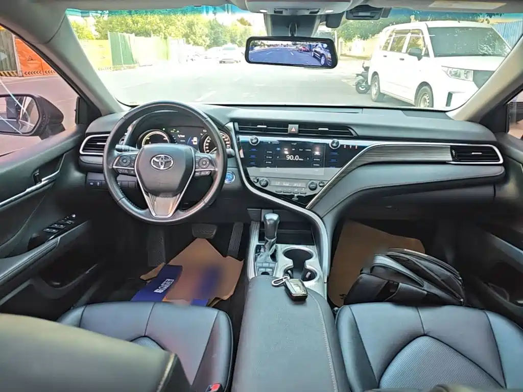 Toyota Camry 2020 — фото 10