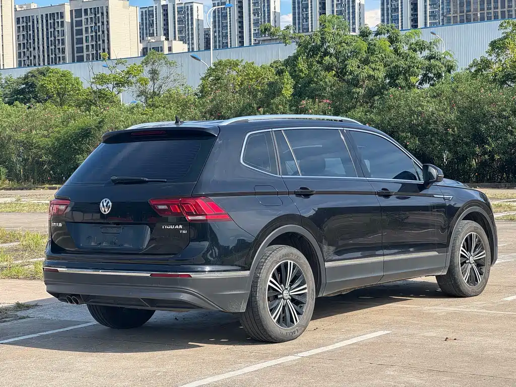Volkswagen Tiguan L 2020 — фото 11