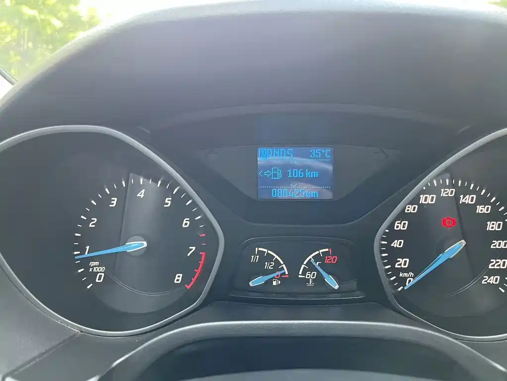 Ford Focus 2013 — фото 10