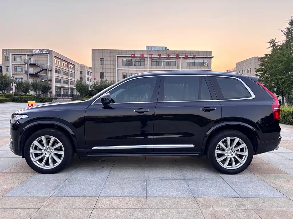 Volvo XC90 2019 — фото 7