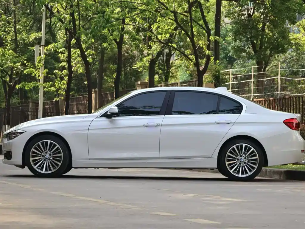 BMW 3 Series 2019 — фото 12