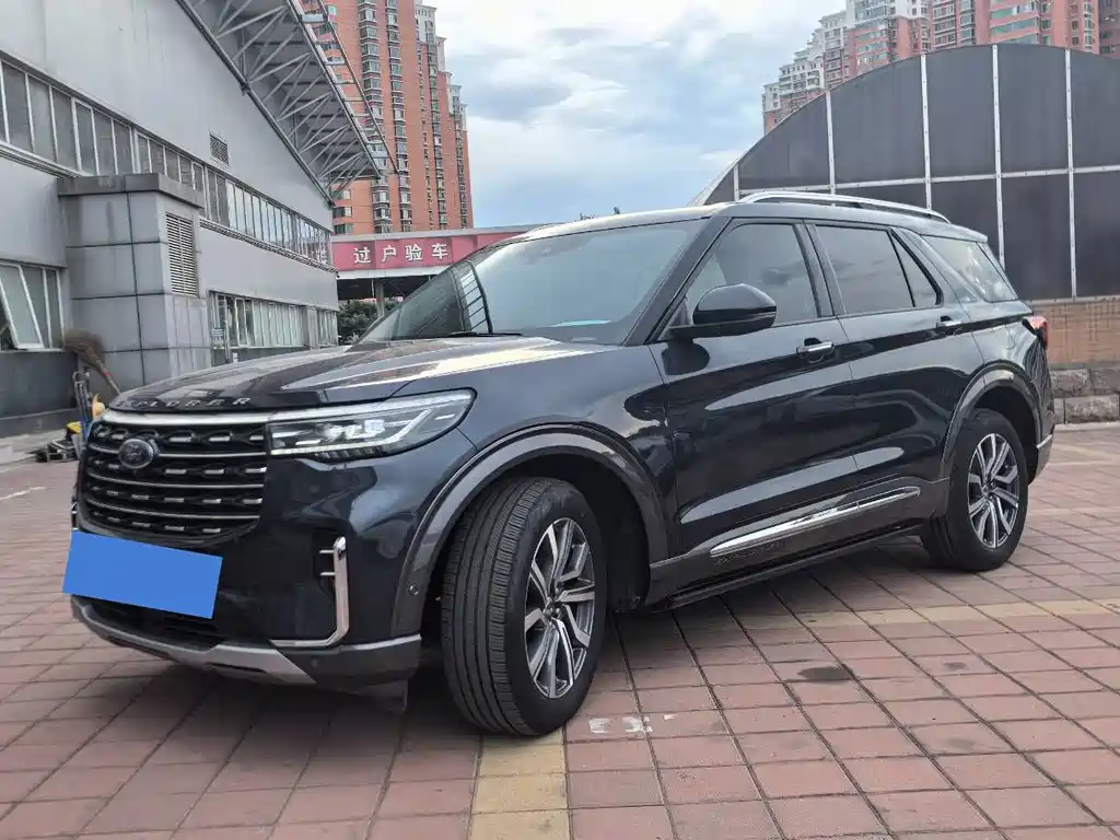 Ford Explorer 2023 — фото 1