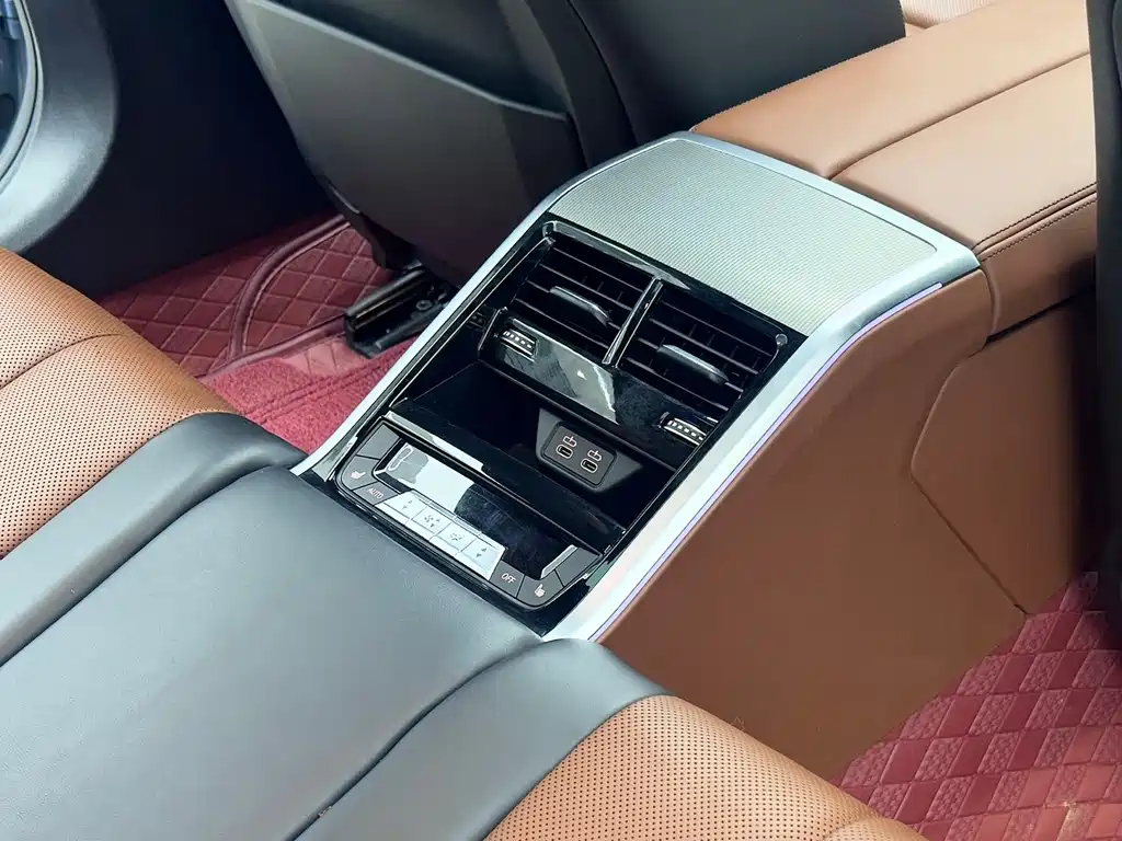 BMW 8 Series 2023 — фото 16