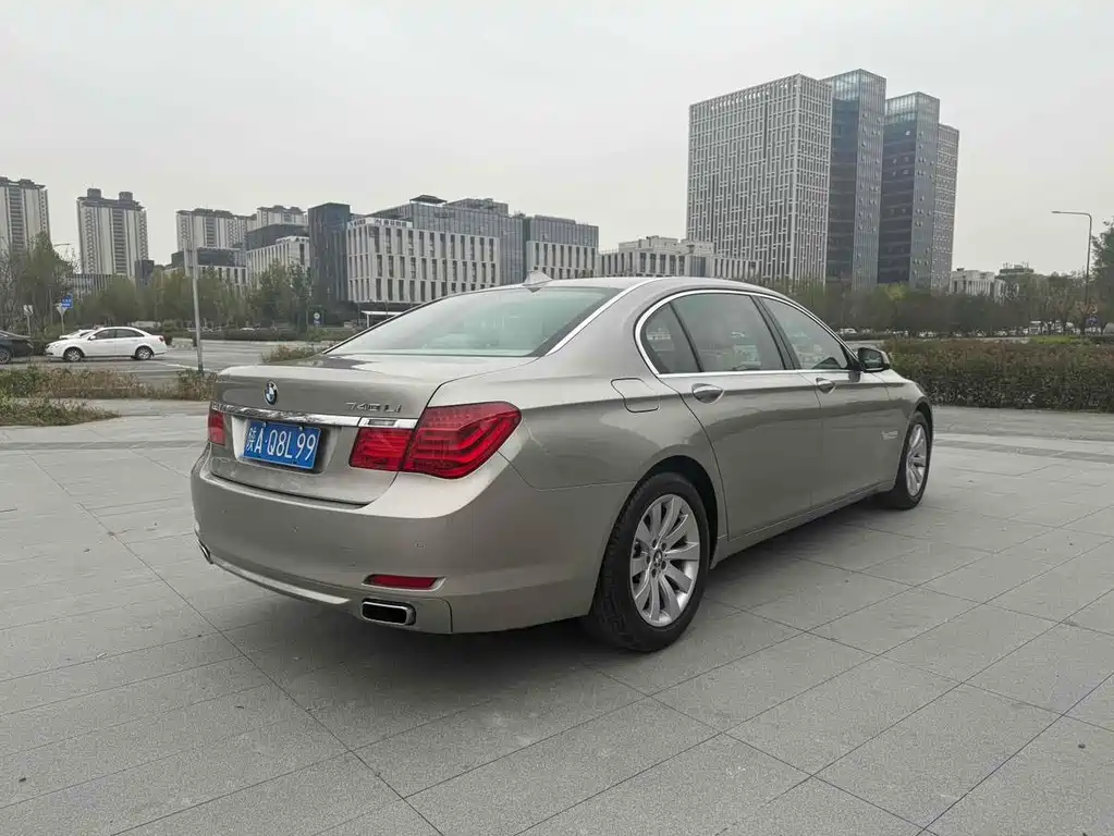 BMW 7 Series 2013 — фото 14