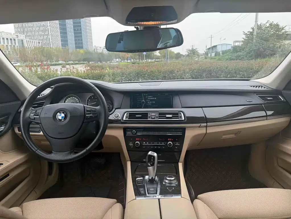 BMW 7 Series 2013 — фото 17