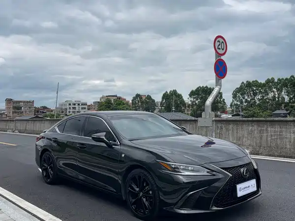 Lexus ES 2022