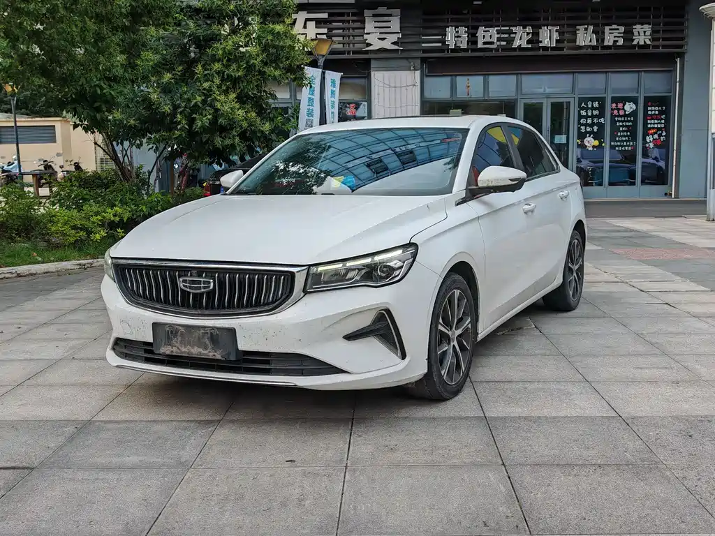 Geely Emgrand 2022