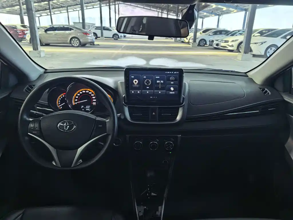 Toyota Yaris L 2022 — фото 10