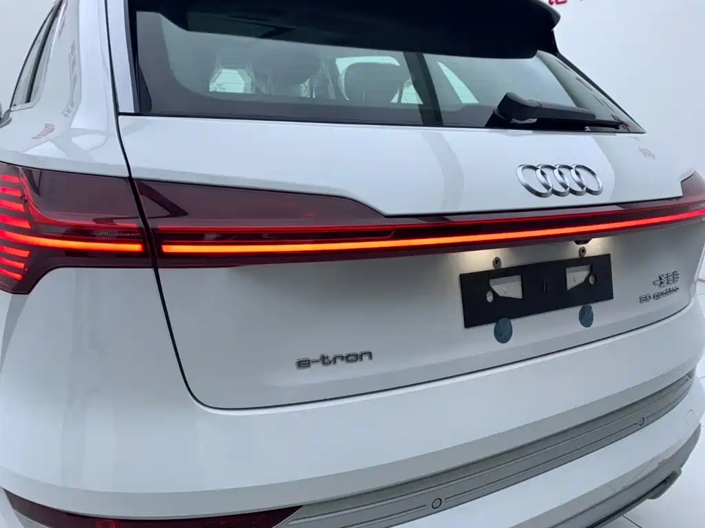 Audi e-tron 2026 — фото 9