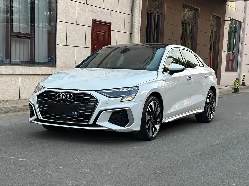 Audi A3 2023 — фото 1