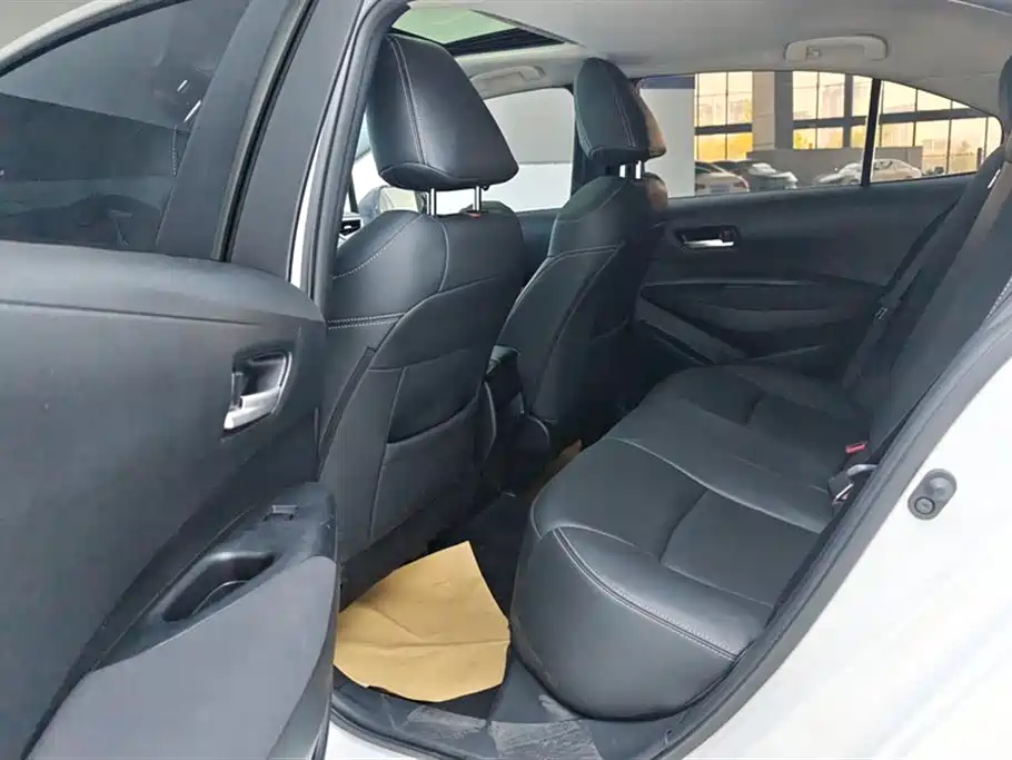 Toyota Corolla 2023 — фото 11