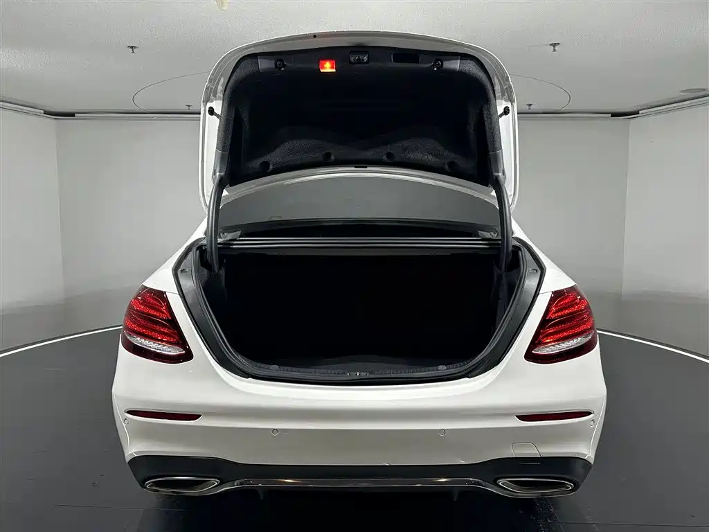 Mercedes-Benz E-Class 2018 — фото 10