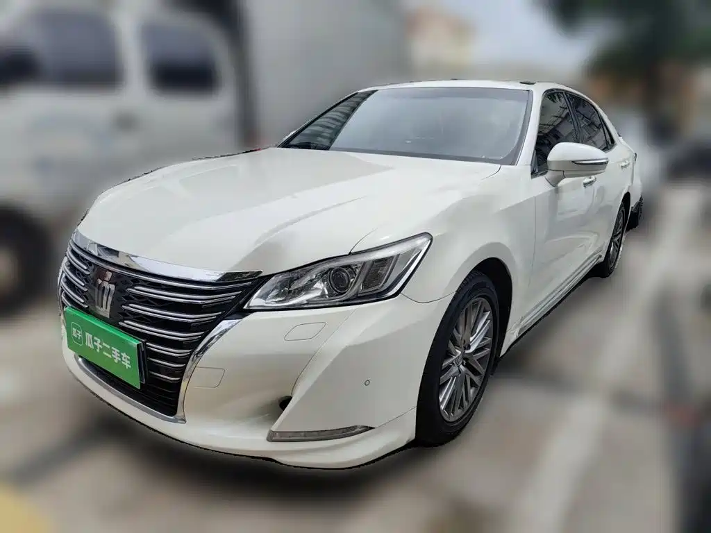 Toyota Crown 2017 — фото 2